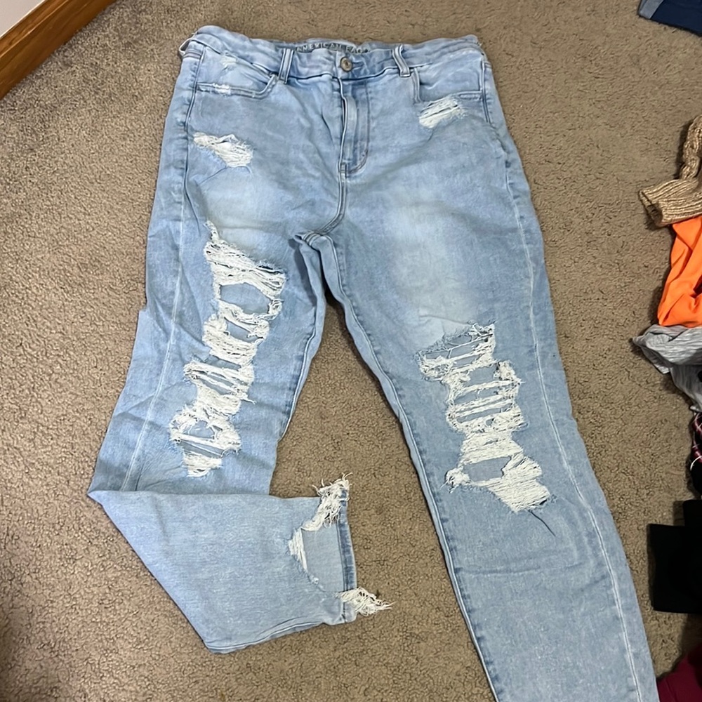 American Eagle light washed ripped jeans